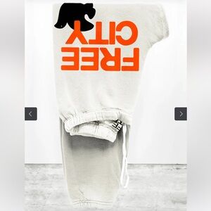 FREECITY Large Sweatpants in Creamy YUMM M